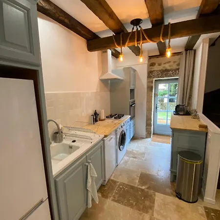 3-Bed Stone House Private Wild Garden Sarlat Centre Дом отдыха Сарла-ла-Канеда