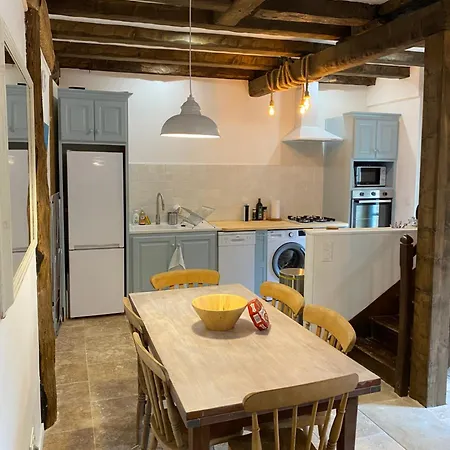 3-Bed Stone House Private Wild Garden Sarlat Centre *