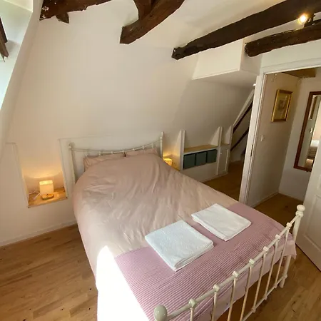 3-Bed Stone House Private Wild Garden Sarlat Centre Дом отдыха Сарла-ла-Канеда