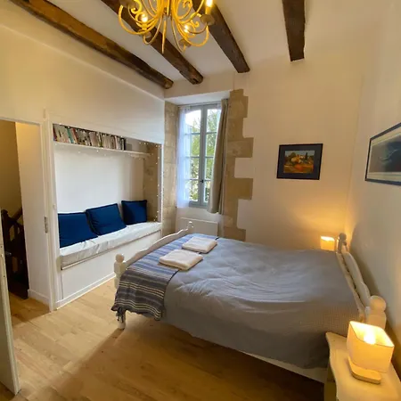 3-Bed Stone House Private Wild Garden Sarlat Centre * Сарла-ла-Канеда