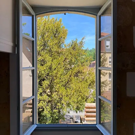 3-Bed Stone House Private Wild Garden Sarlat Centre Дом отдыха Сарла-ла-Канеда