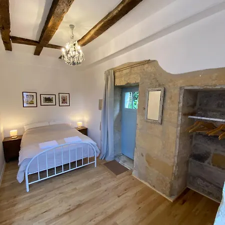3-Bed Stone House Private Wild Garden Sarlat Centre Дом отдыха *