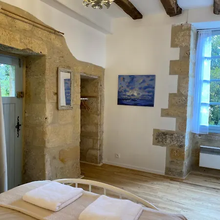 3-Bed Stone House Private Wild Garden Sarlat Centre * Сарла-ла-Канеда