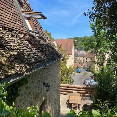 Дом отдыха 3-Bed Stone House Private Wild Garden Sarlat Centre